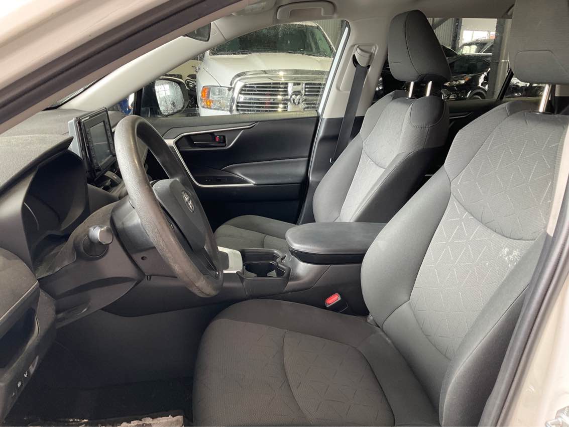 TOYOTA RAV4 LE 2020 - 4