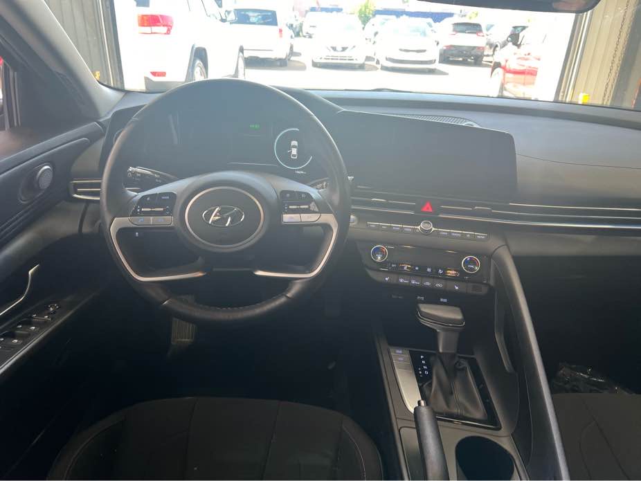 HYUNDAI ELANTRA 2023 - 9