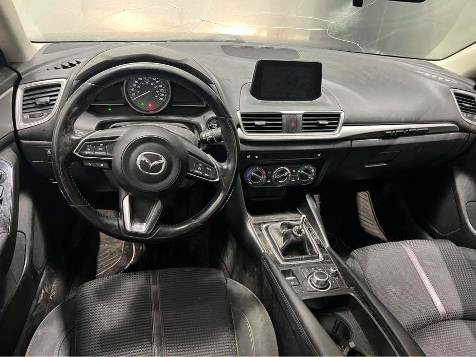 MAZDA 3 2018 - 8