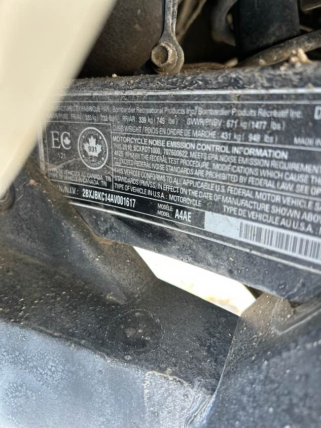 CAN-AM SPYDER 2010 - 3