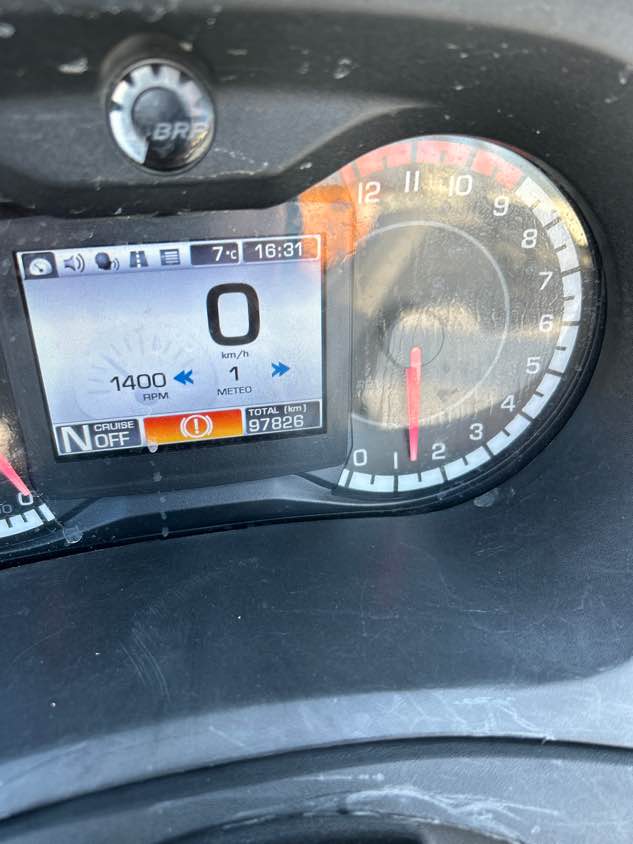 CAN-AM SPYDER 2010 - 4