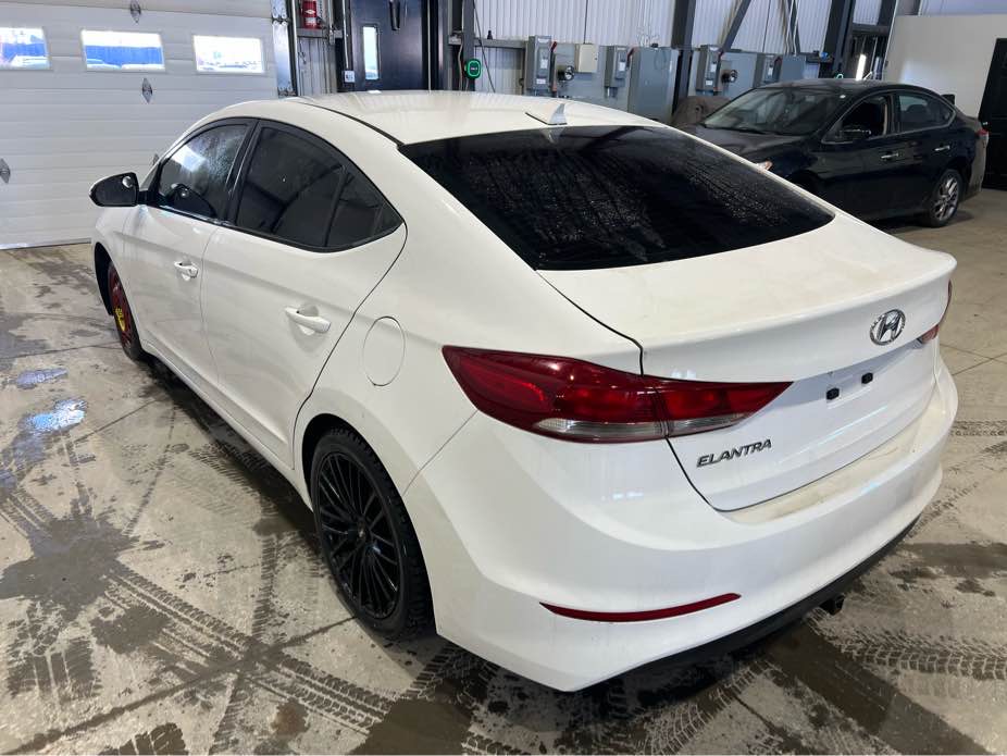 HYUNDAI ELANTRA 2017 - 3