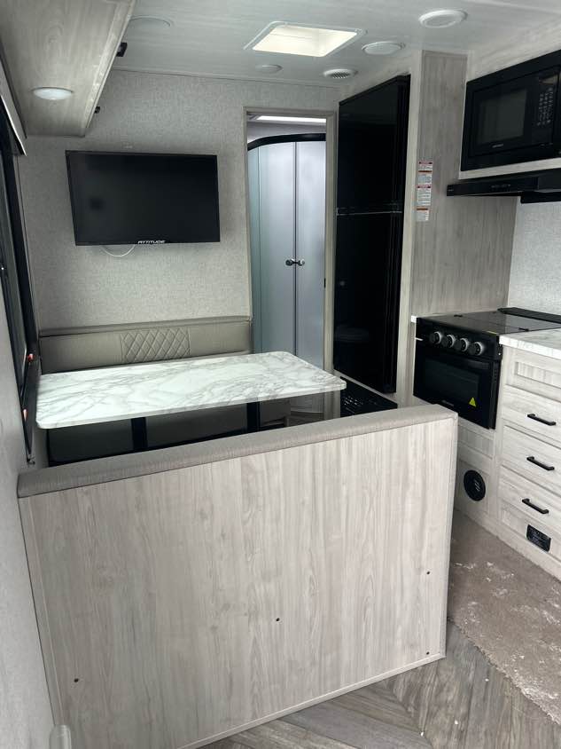 FOREST RIVER EAST TO WEST DELLA TERRA (230RB) 2023 - 21