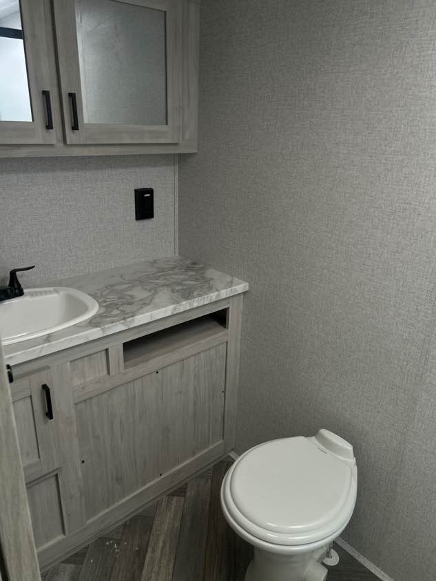 FOREST RIVER EAST TO WEST DELLA TERRA (230RB) 2023 - 24