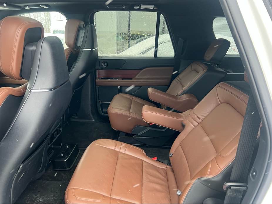 LINCOLN NAVIGATOR 2023 - 11