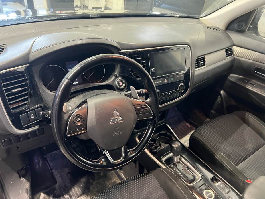 MITSUBISHI OUTLANDER 2017 - 6