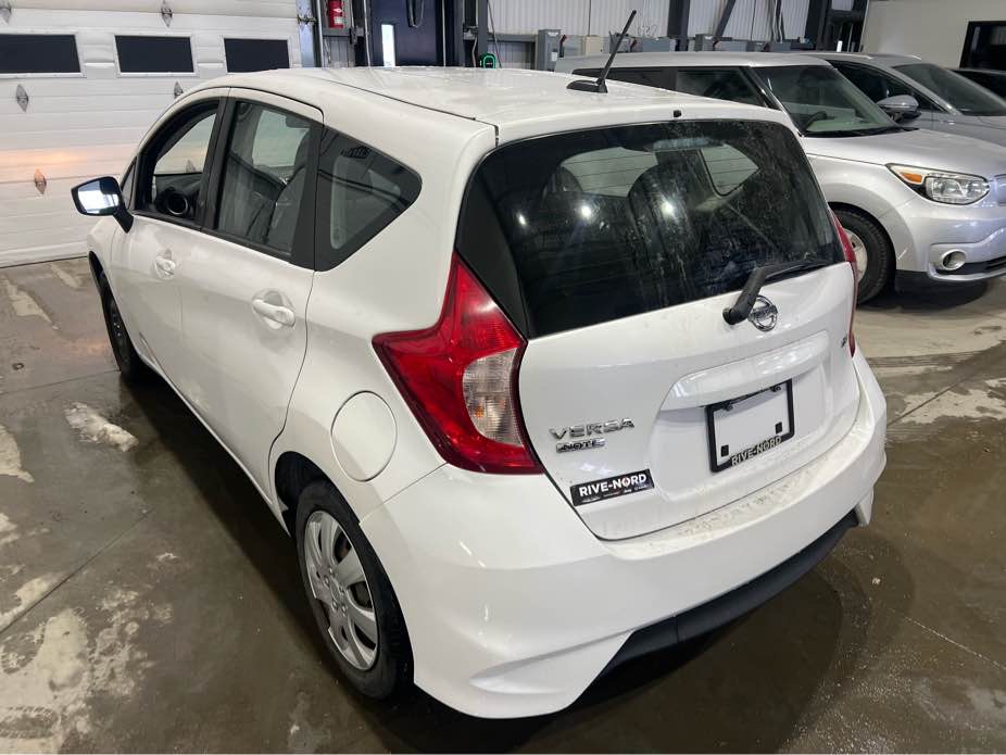 NISSAN VERSA 2018 - 3