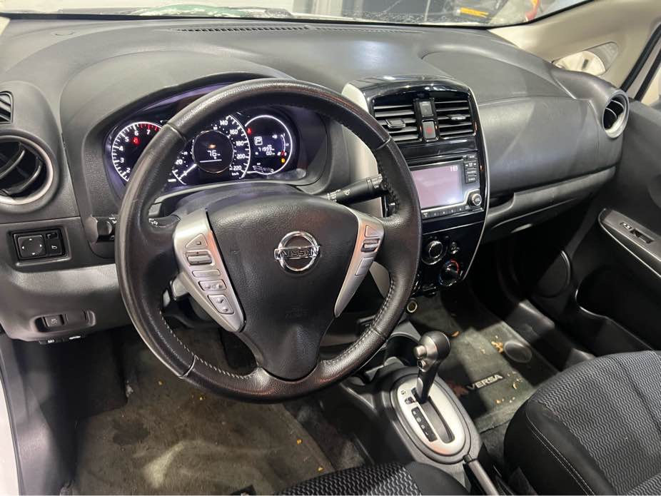 NISSAN VERSA 2018 - 6