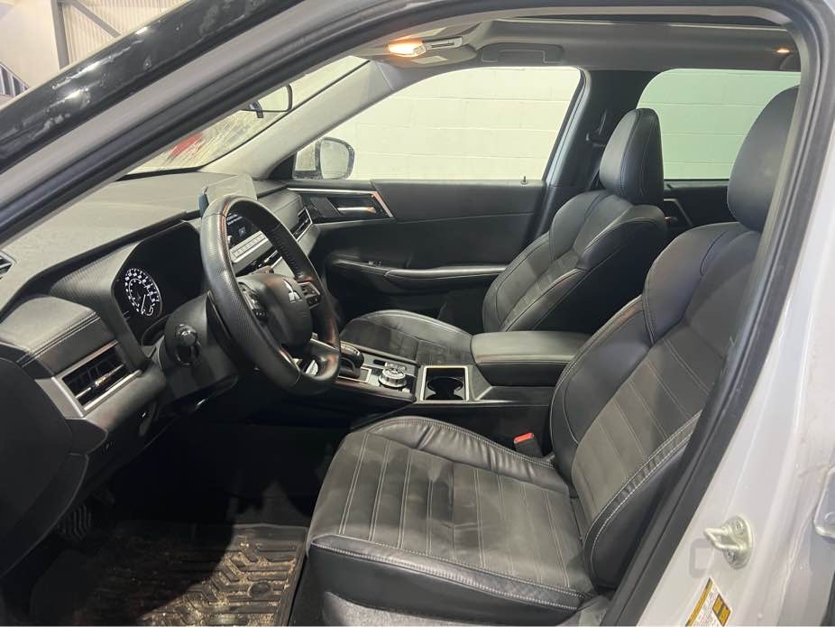 MITSUBISHI OUTLANDER 2022 - 5