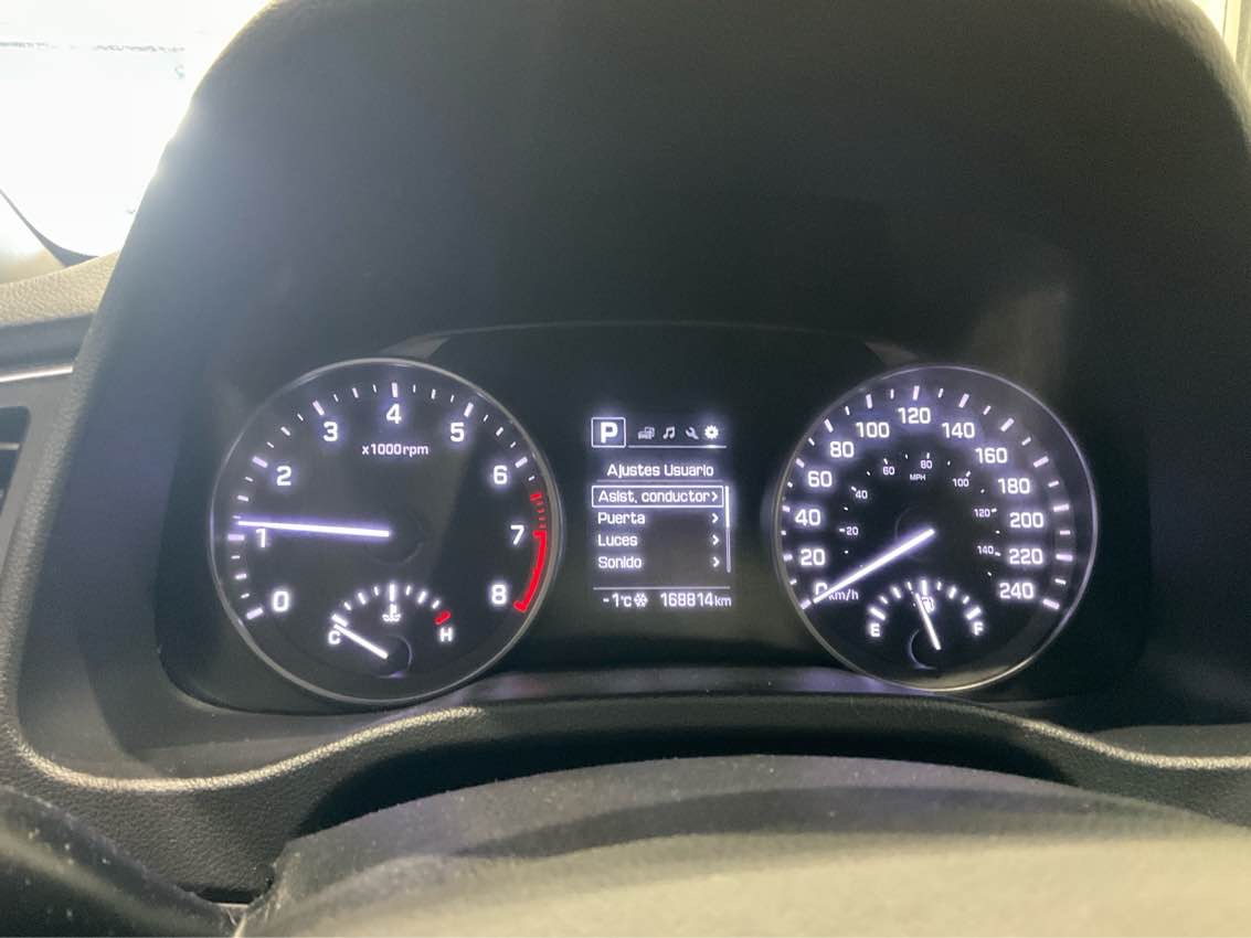 HYUNDAI ELANTRA 2017 - 9