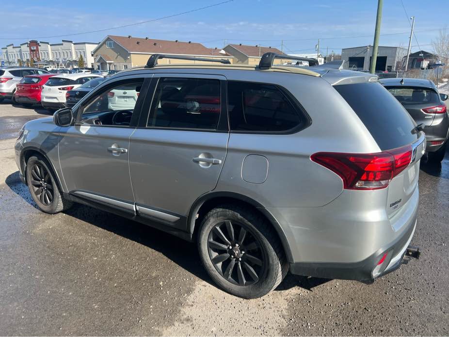 MITSUBISHI OUTLANDER 2018 - 3