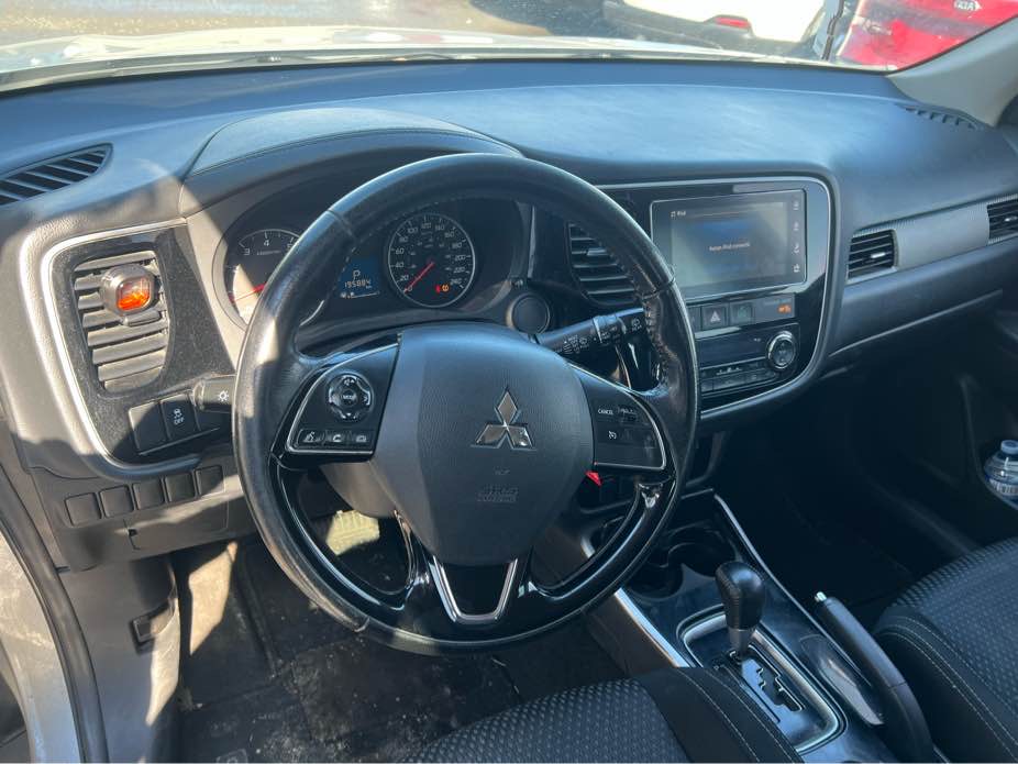 MITSUBISHI OUTLANDER 2018 - 6