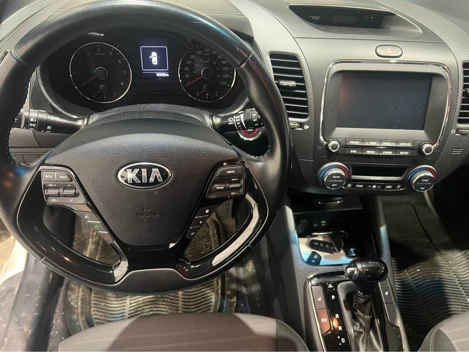 KIA FORTE 5 2017 - 6