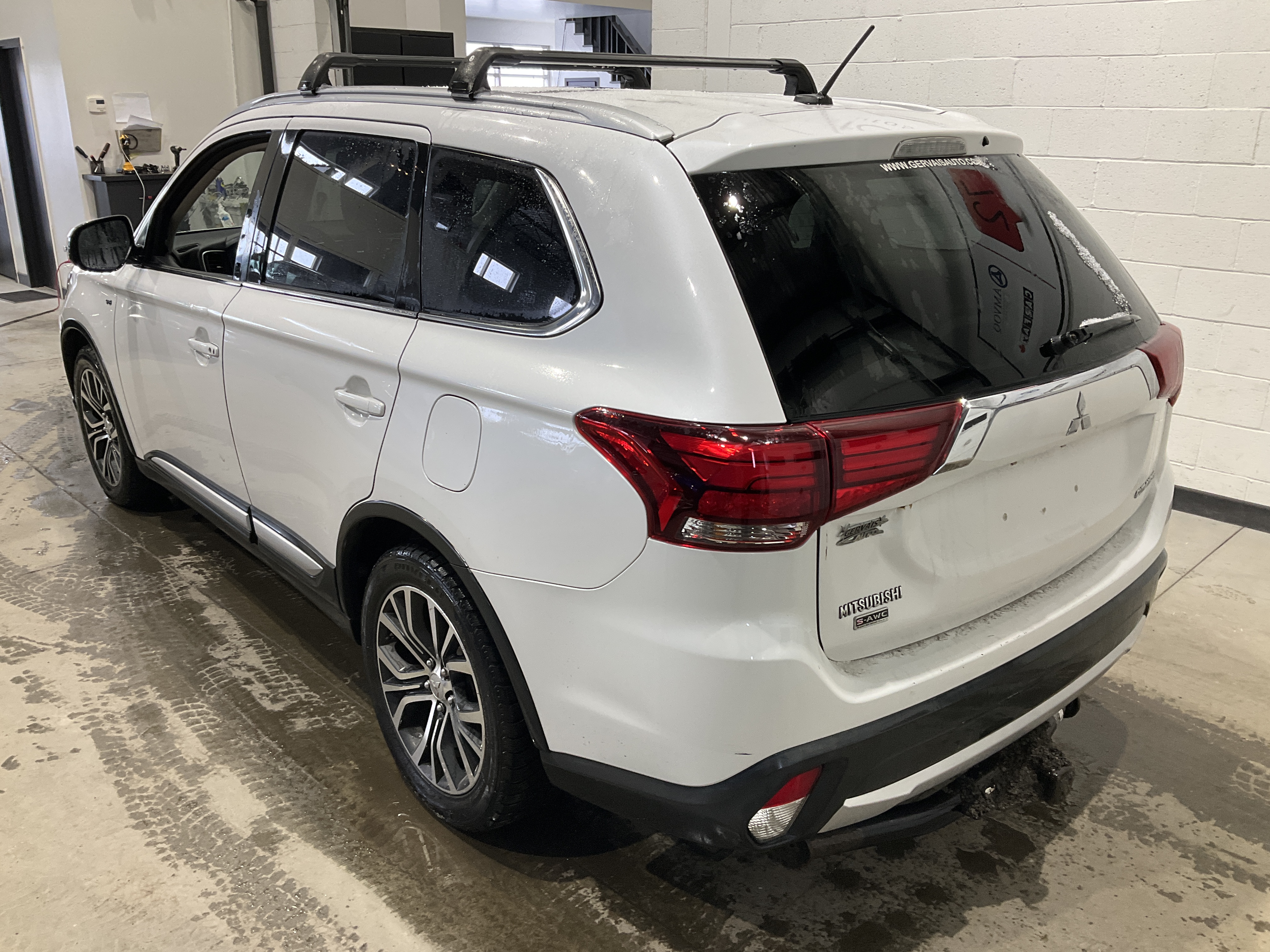 MITSUBISHI OUTLANDER 2016 - 3