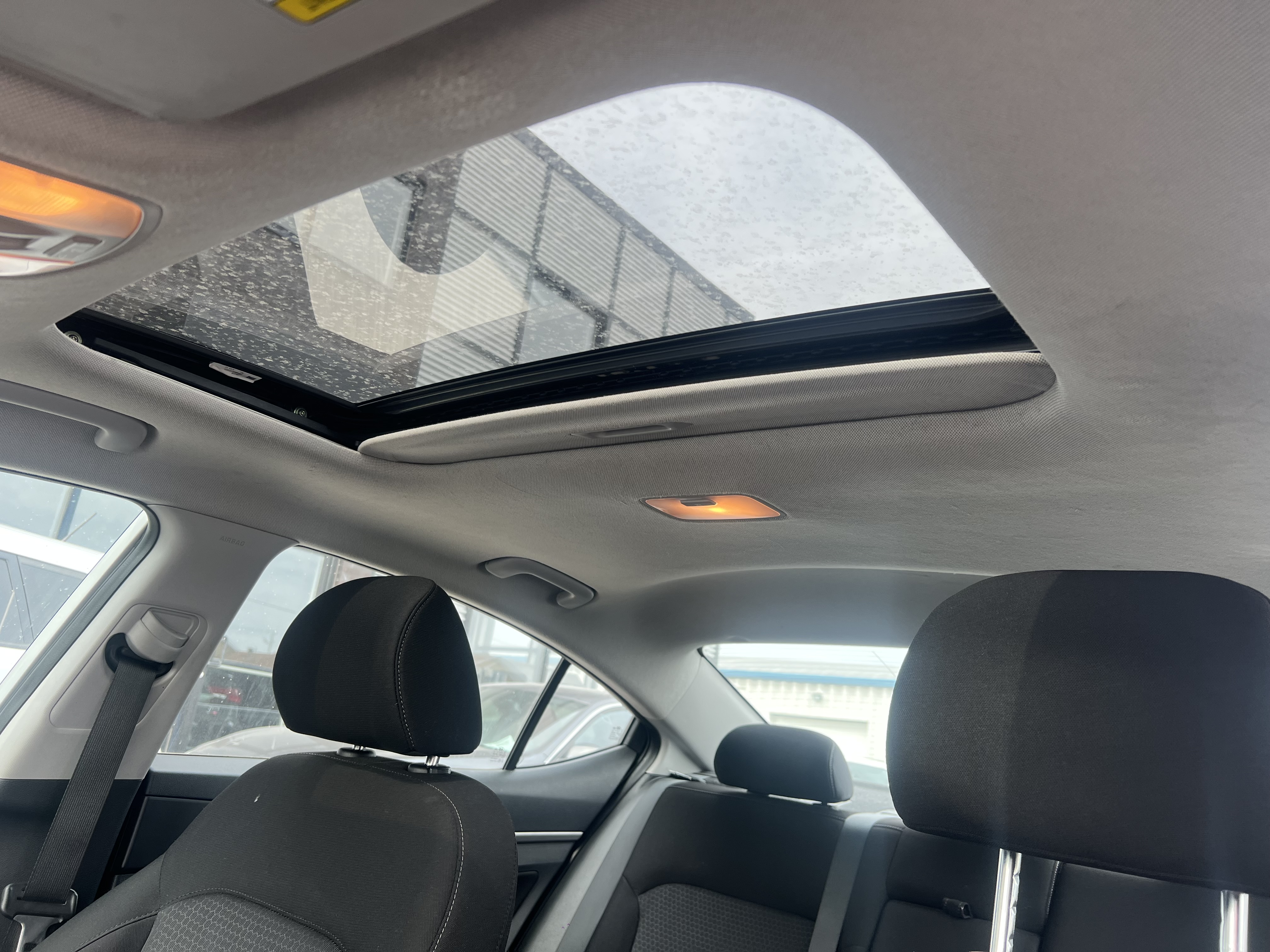 HYUNDAI ELANTRA 2017 - 8