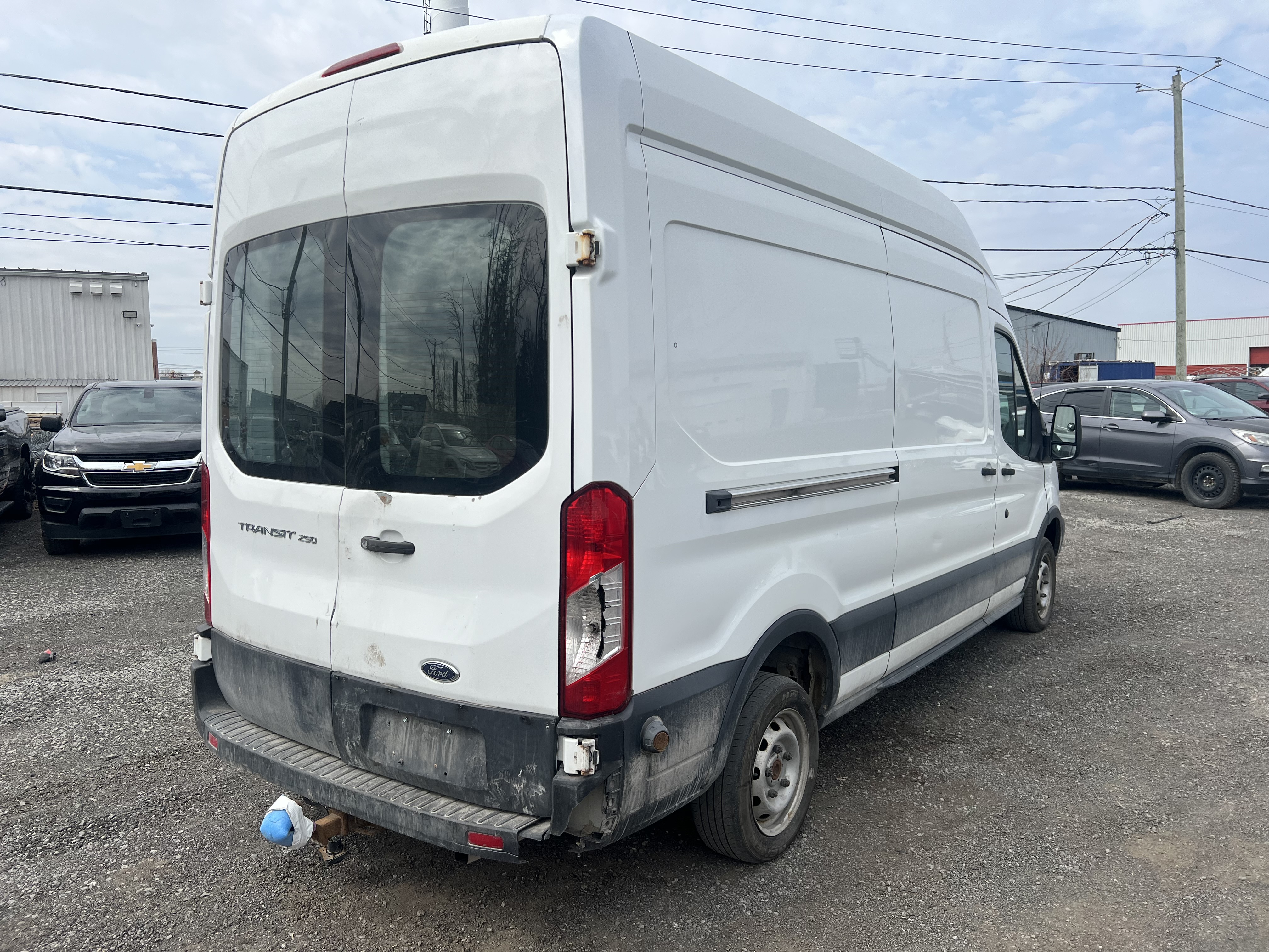 2017 Ford Transit fourgon utilitaire T-250 toit surélevé 148 po PNBV de 9 000 lb porte coulissante côté passager