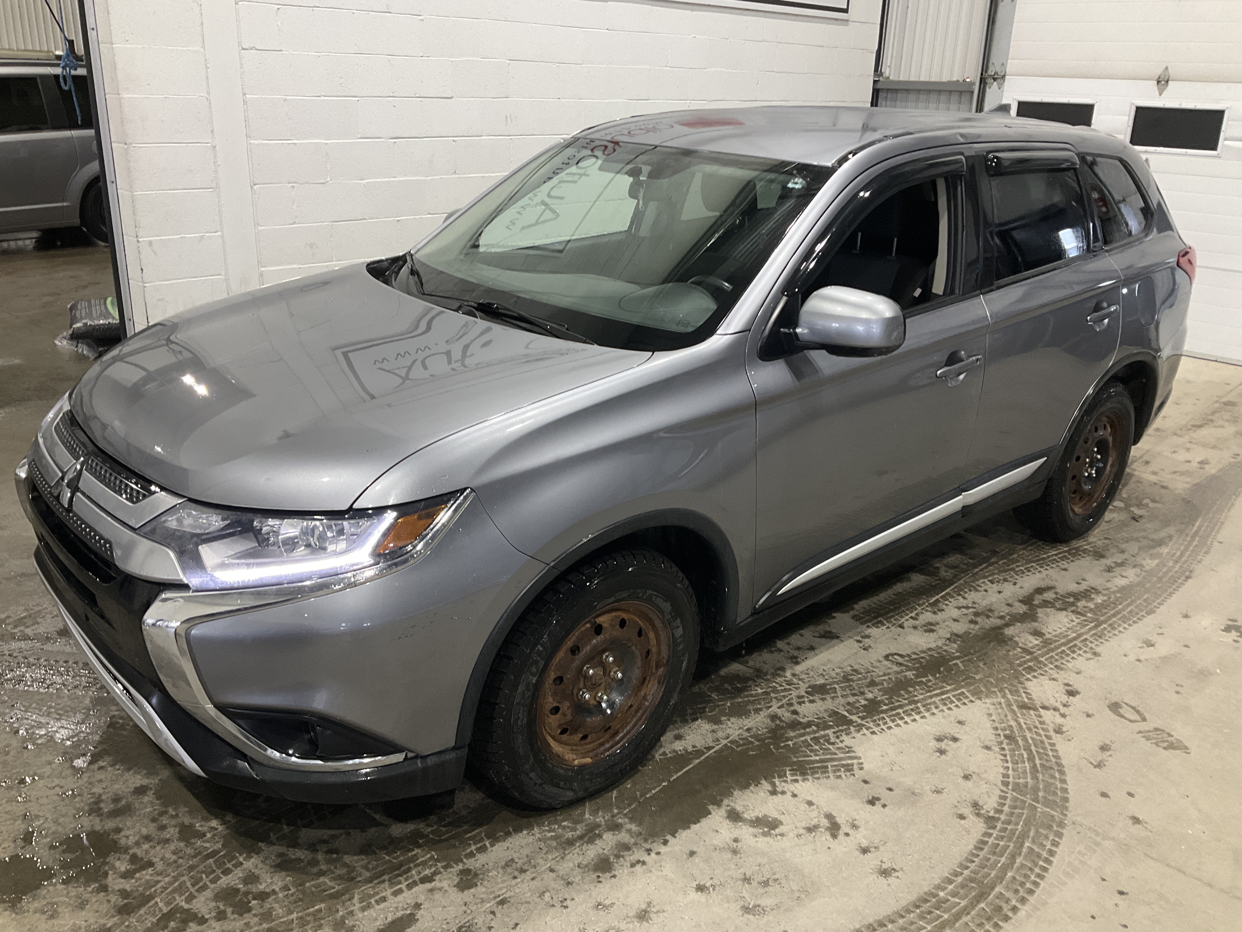 MITSUBISHI OUTLANDER 2019 - 4
