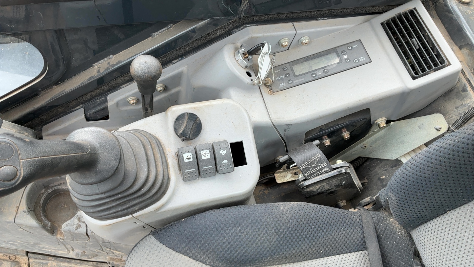 2019 HITACHI ZX6OUSB-5N