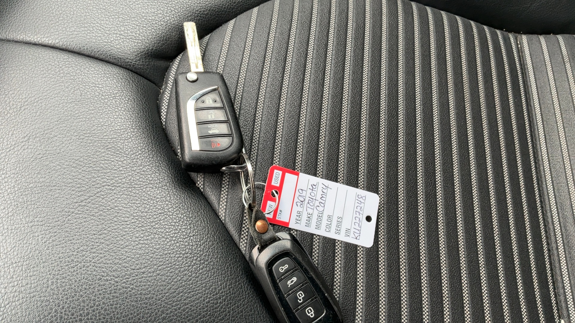 TOYOTA CAMRY 2019 - 10