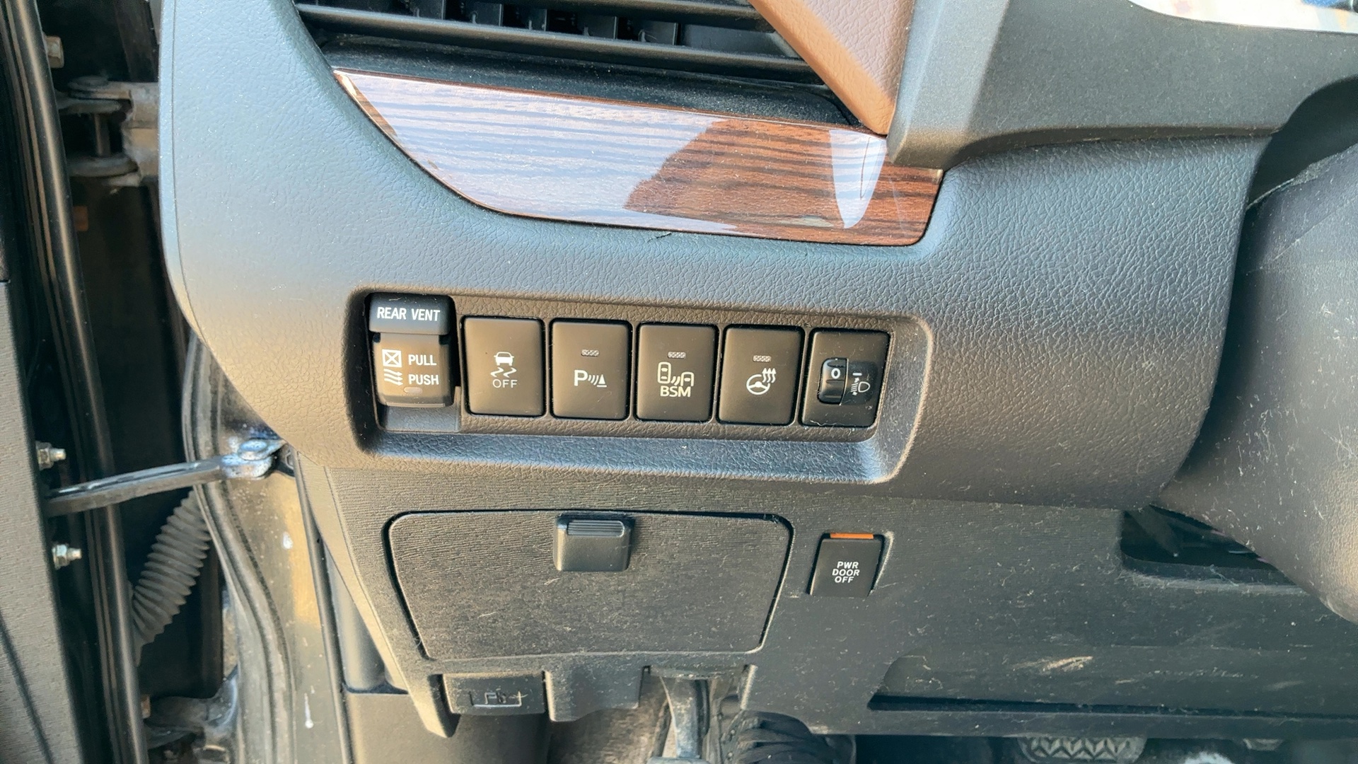 TOYOTA SIENNA 2017 - 11