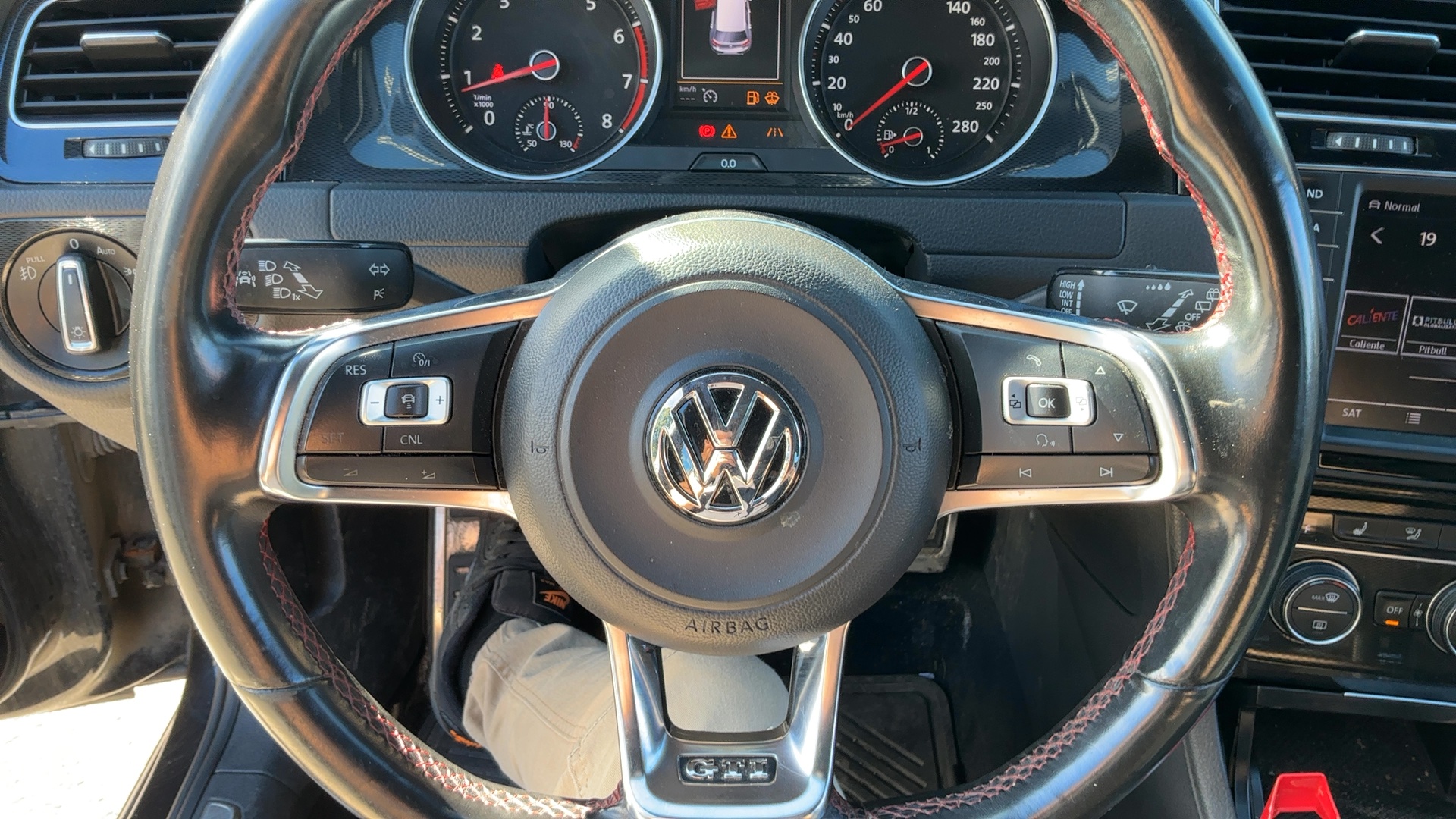 VOLKSWAGEN GOLF GTI 2016 - 11