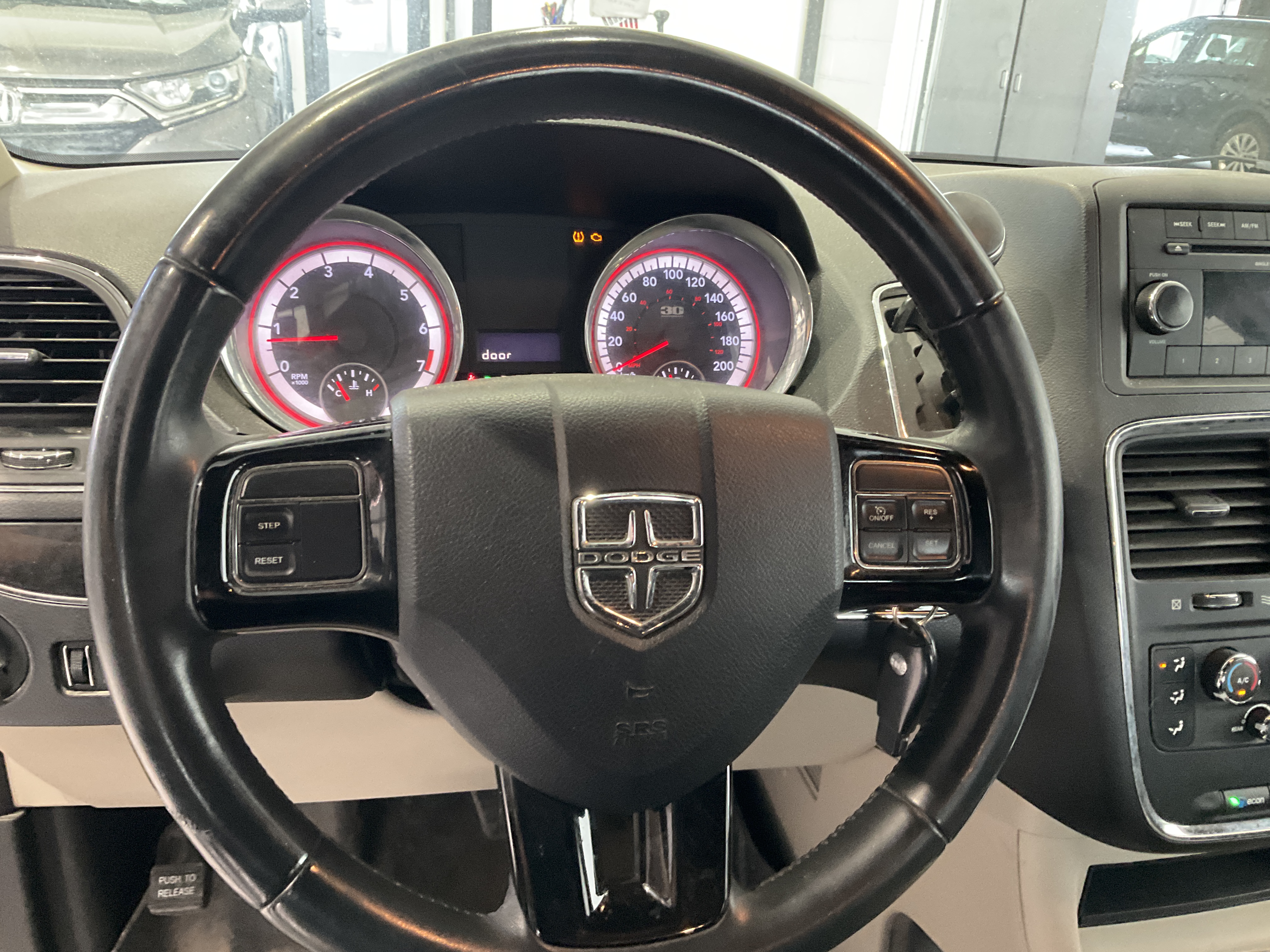 DODGE GRAND CARAVAN 2014 - 8