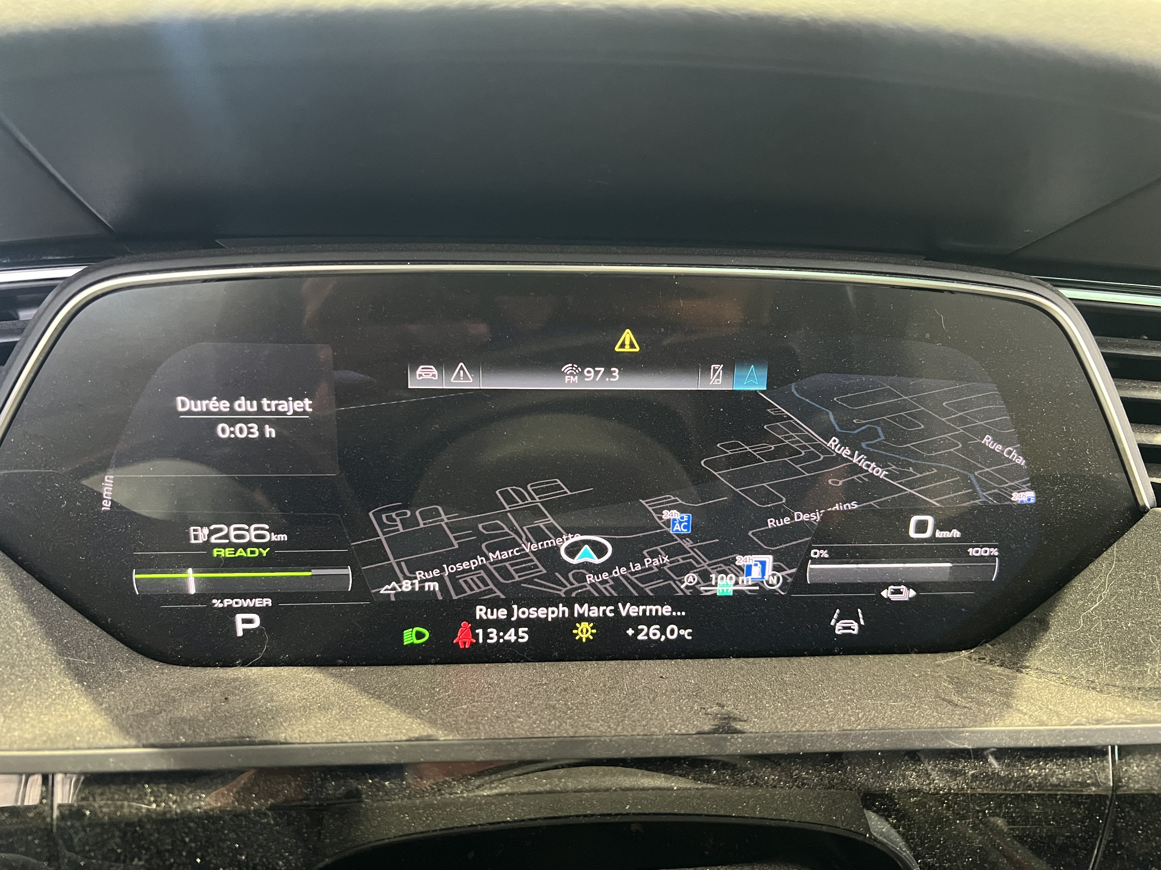 AUDI E-TRON 2022 - 12
