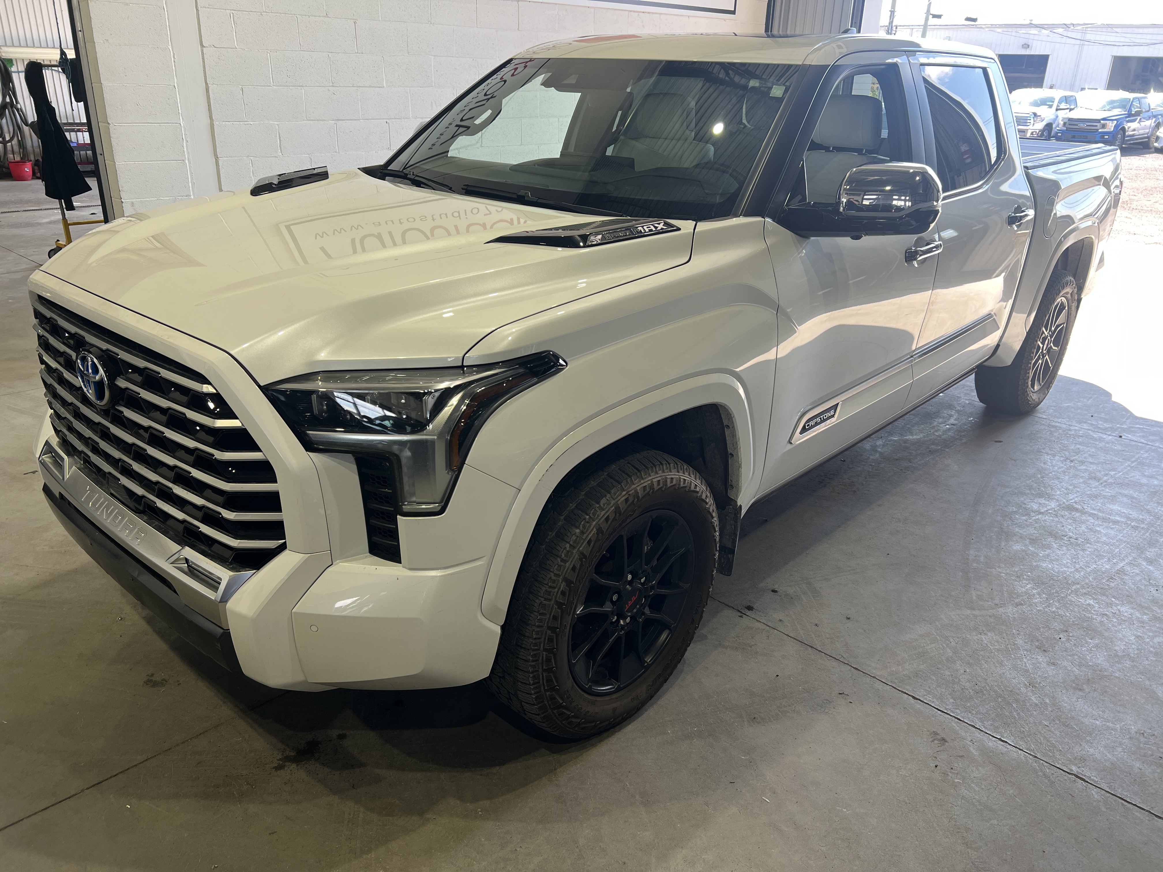 TOYOTA TUNDRA 2024 - 4