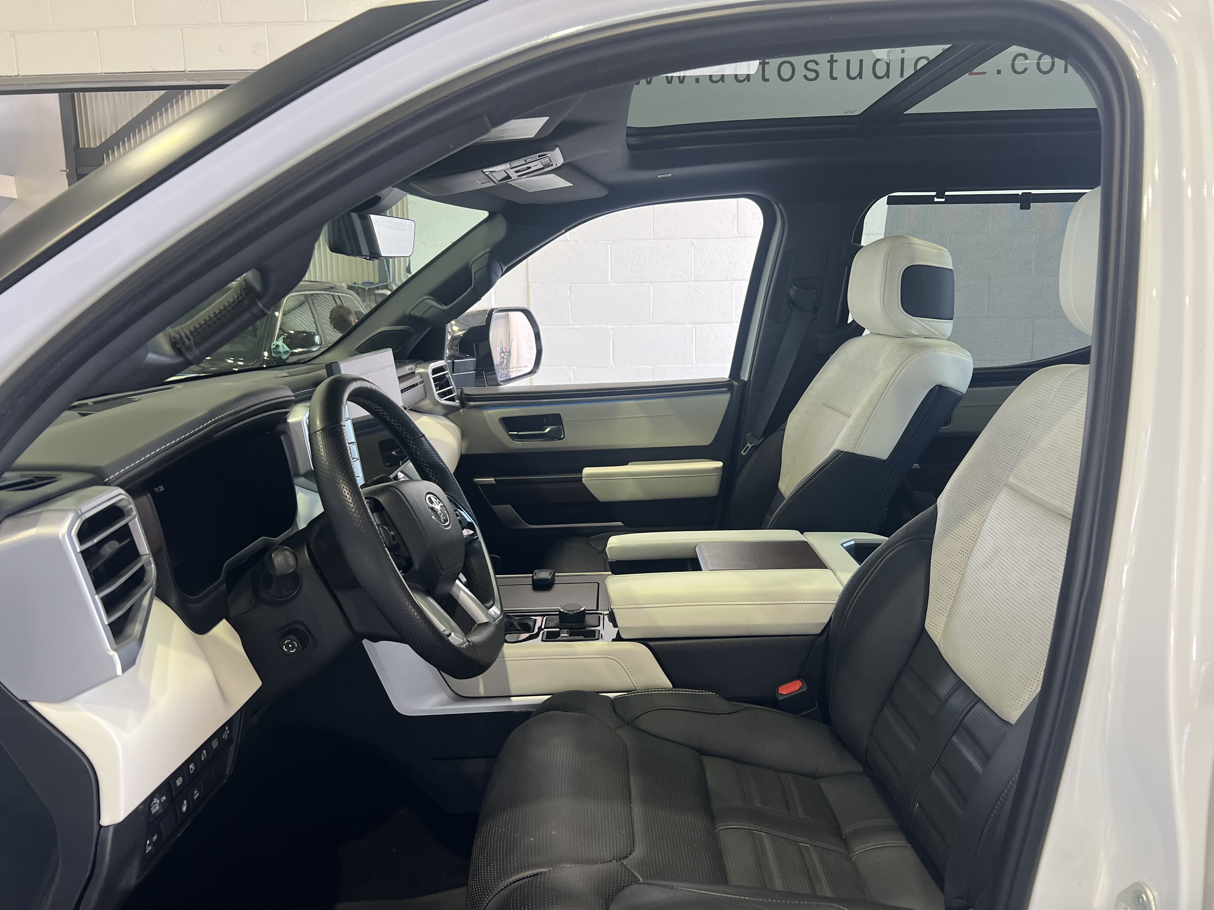 TOYOTA TUNDRA 2024 - 6