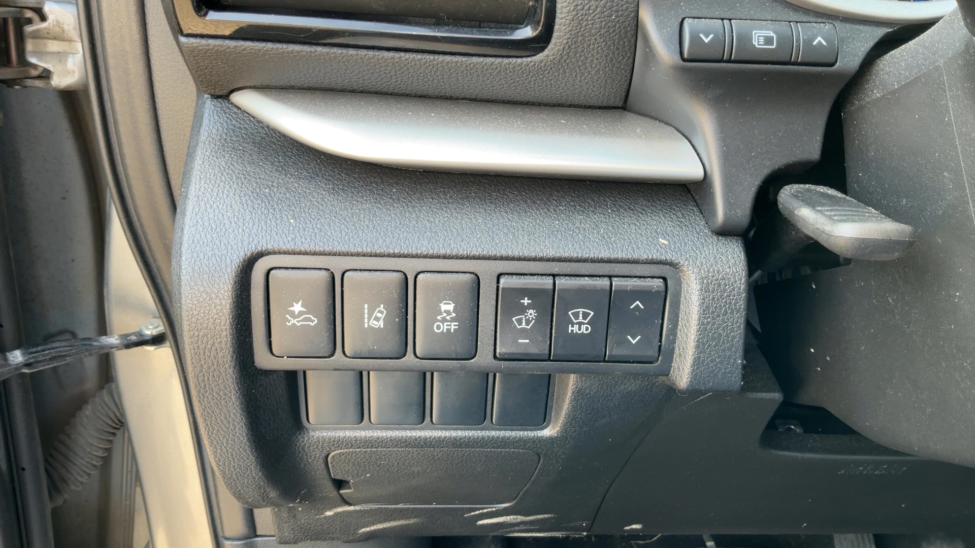 MITSUBISHI ECLIPSE CROSS 2023 - 12