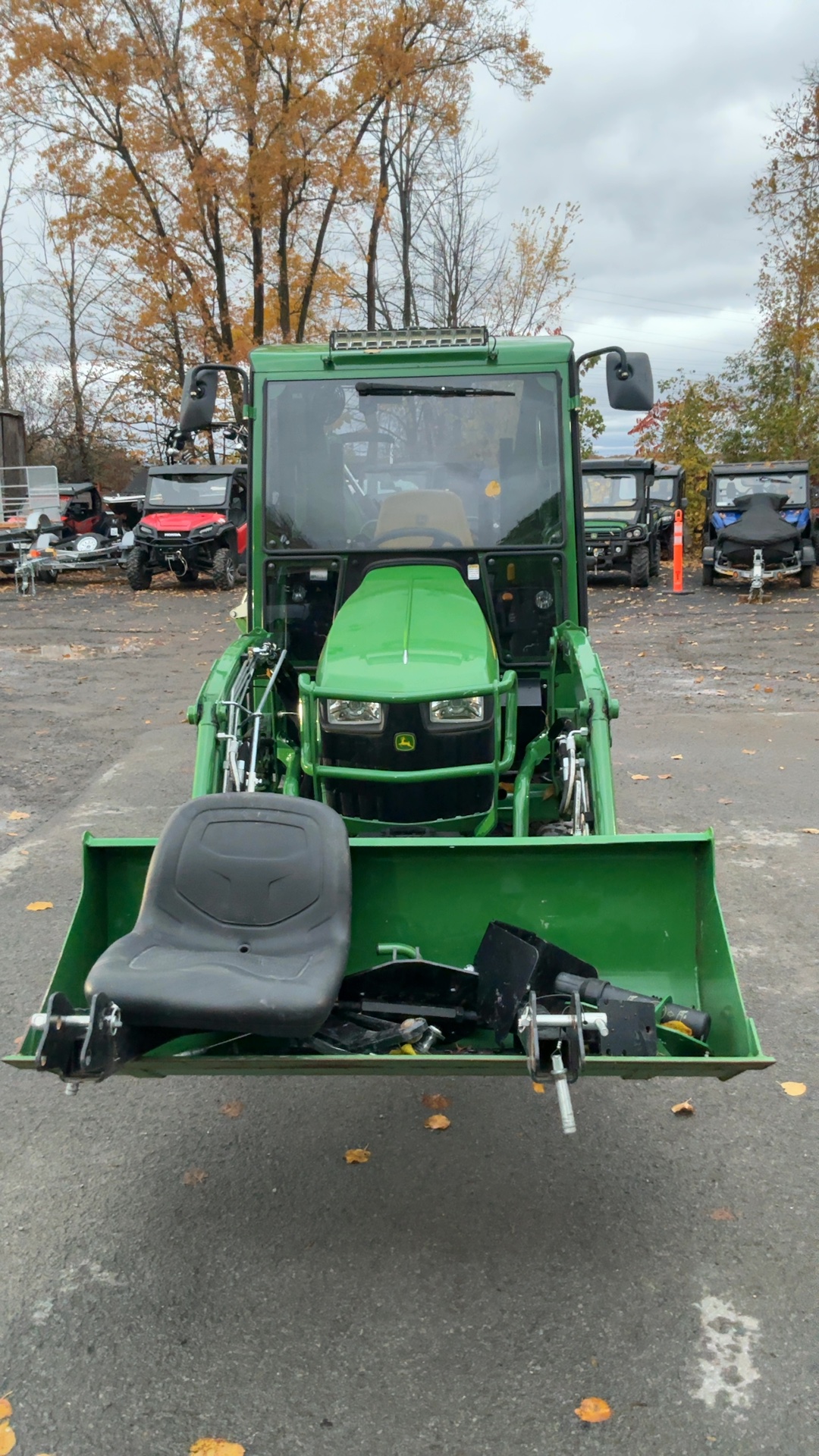 JOHN DEERE 2025R 2023 - 4