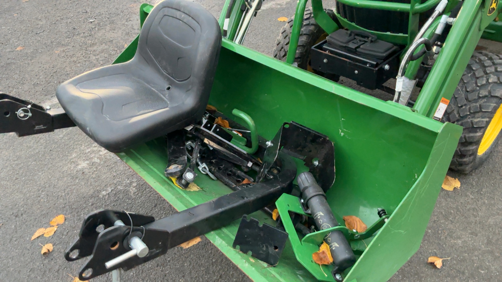 JOHN DEERE 2025R 2023 - 5