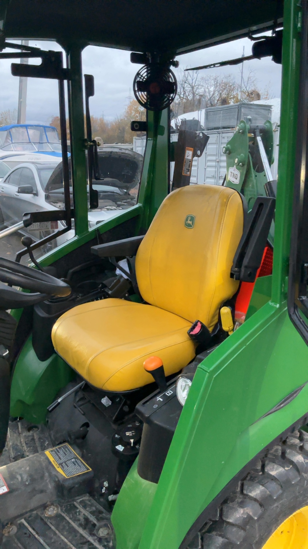 JOHN DEERE 2025R 2023 - 8