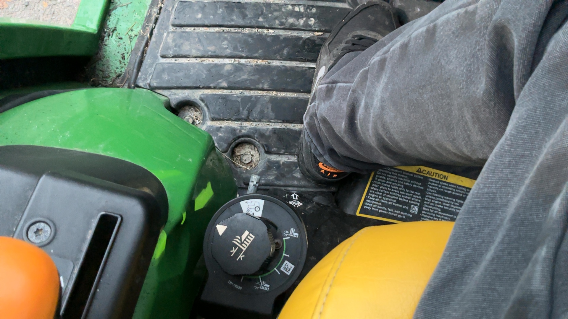 JOHN DEERE 2025R 2023 - 15